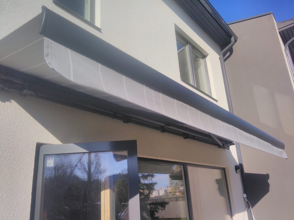 What To Consider When Thinking Of Purchasing Awnings For Your Business?